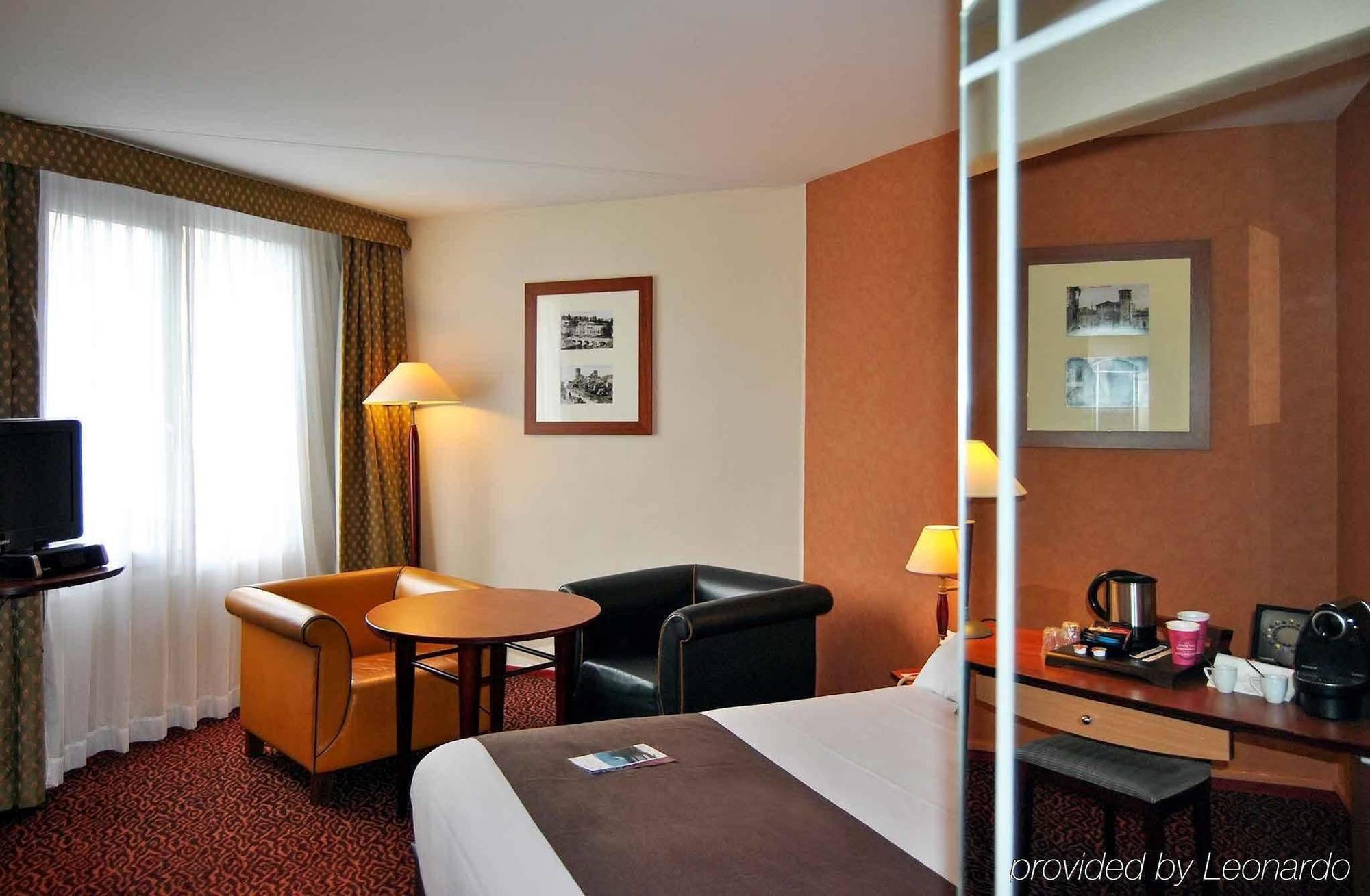 Mercure Saint Etienne Parc De L'Europe Esterno foto